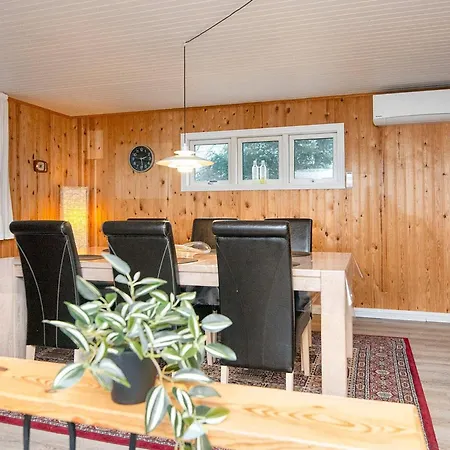 6 Person Holiday In